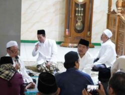 Bupati Rudy Salat Tarawih Pertama Ramadan 1444 H di Masjid Agung Garut