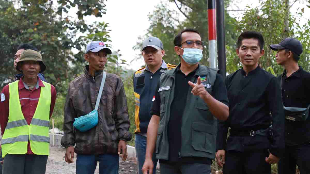 Wabup Garut Cek Proses Rehabilitasi Jalan di Banjarwangi